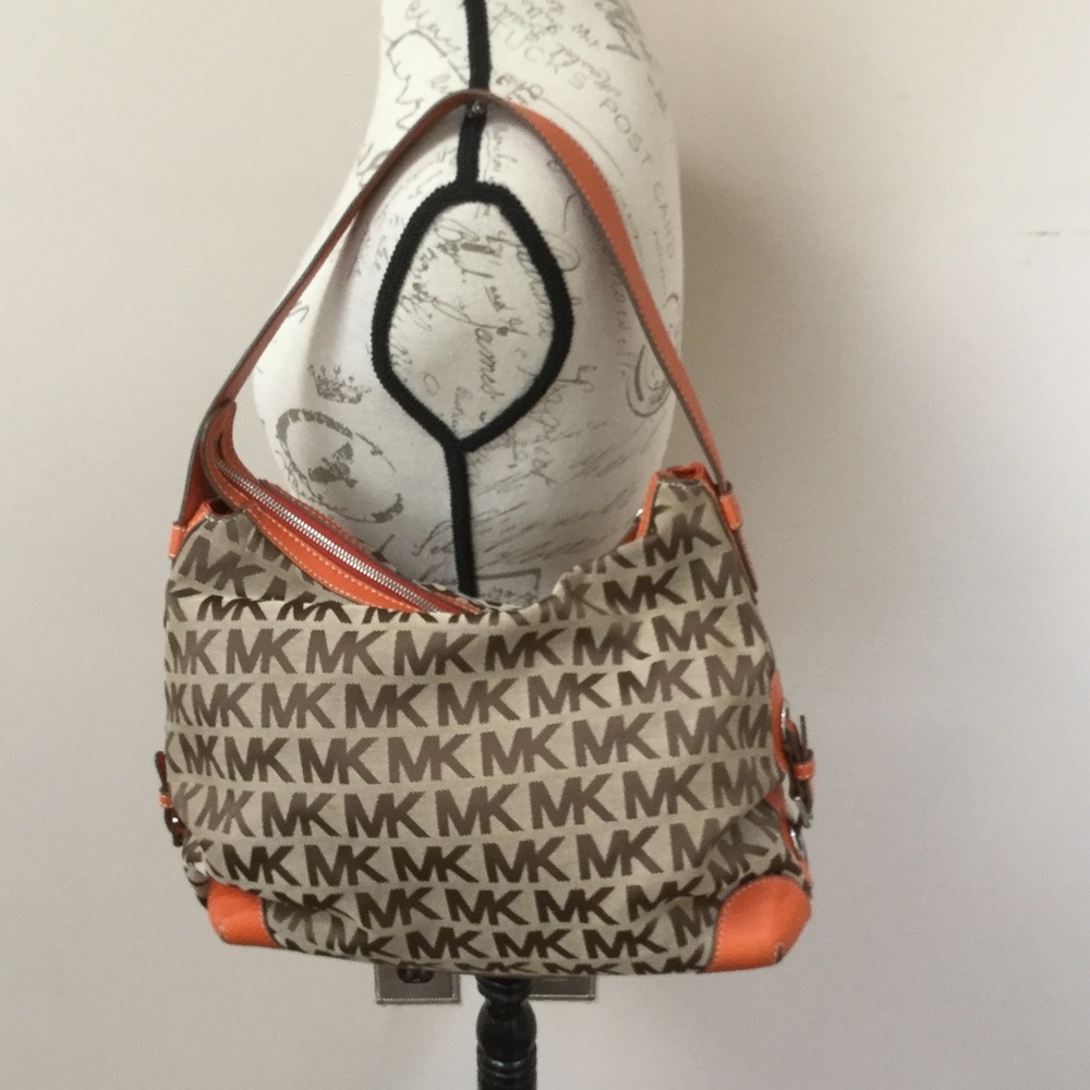 AUTHENTIC MICHAEL KORS TAN SHOULDER BAG
